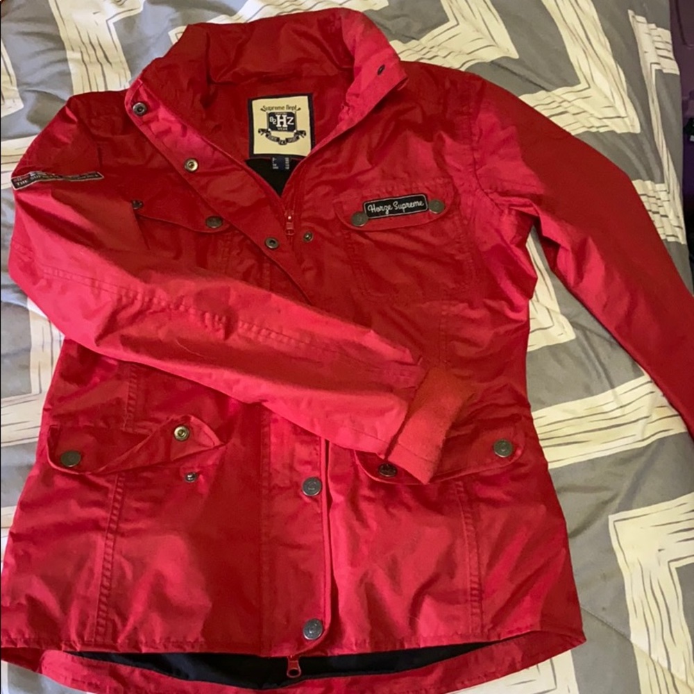 Lightweight rain/wind jacket
